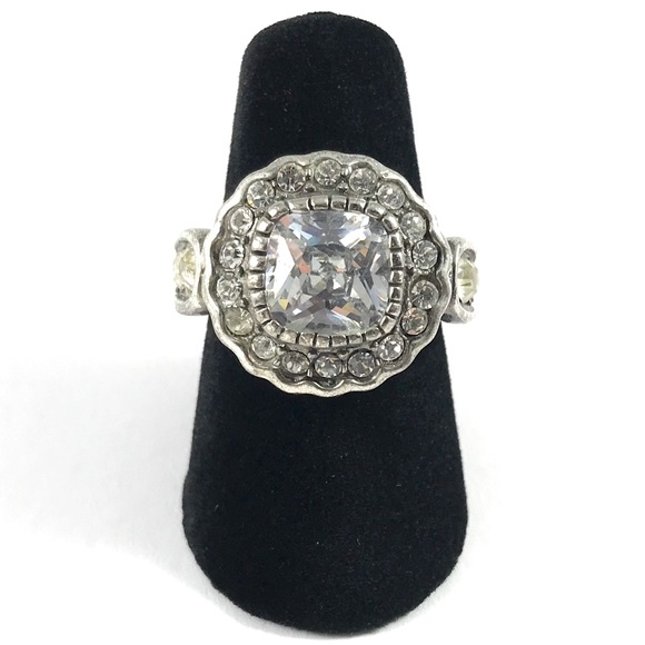 Vintage Jewelry - Beautiful Vintage Silver Tone CZ Ring Size 5.5